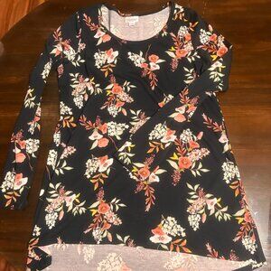 NWOT LuLaRoe Lynnae Shirt Small